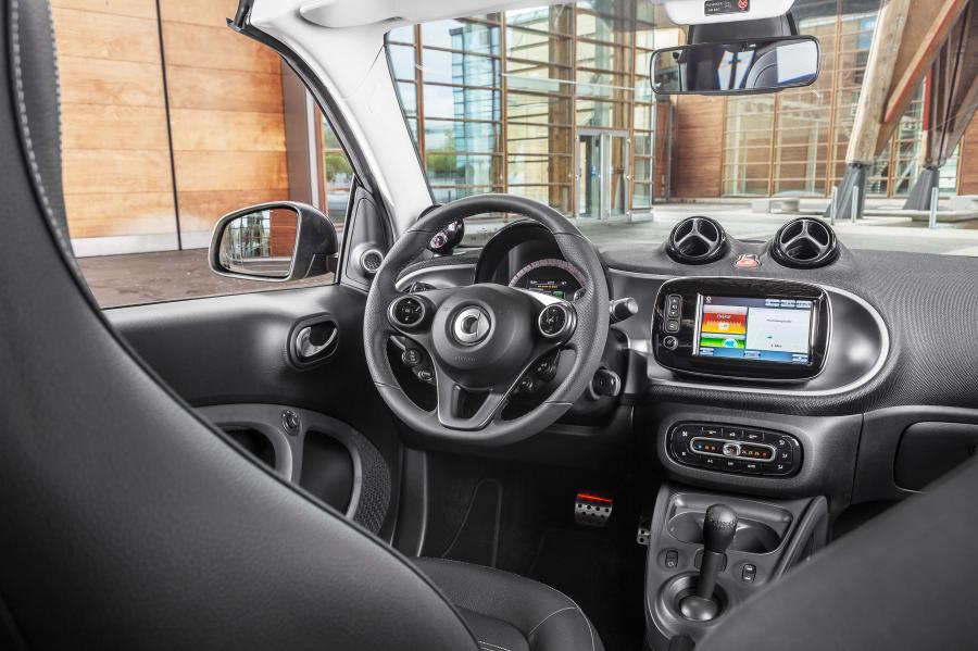 Интерьер Smart ForTwo Prime Cabrio 2016 года  (фото 20 из 33)